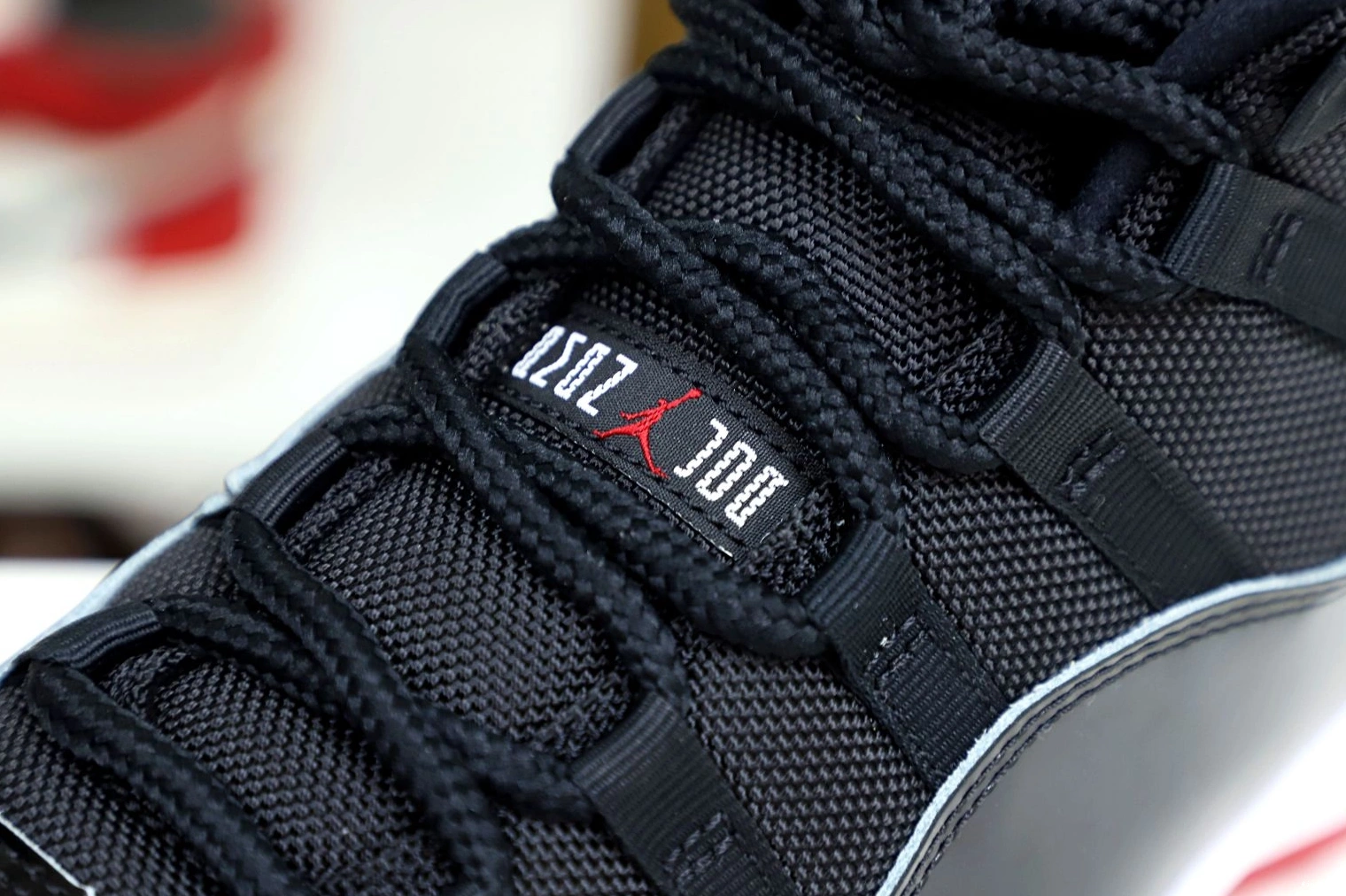 RETRO AIR 2019 11 'BRED' JORDAN 0109